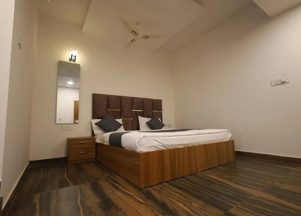 Hotel Saarthi Agra  3*, Agra (Uttar Pradesh)